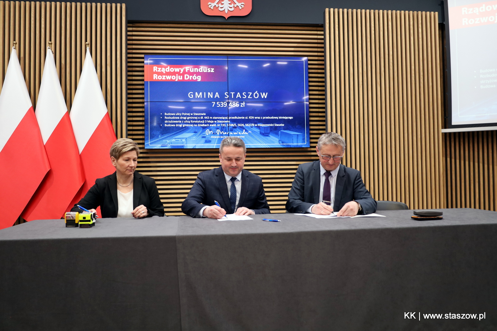 Podpisanie umów o dofinansowanie inwestycji drogowych w ramach rządowego funduszy rozwoju dróg