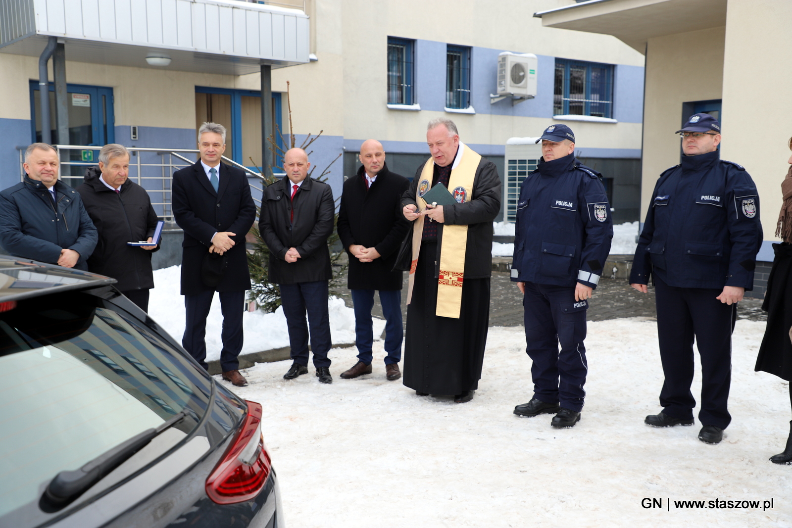 Policjanci ze Staszowa mają nowy radiowóz