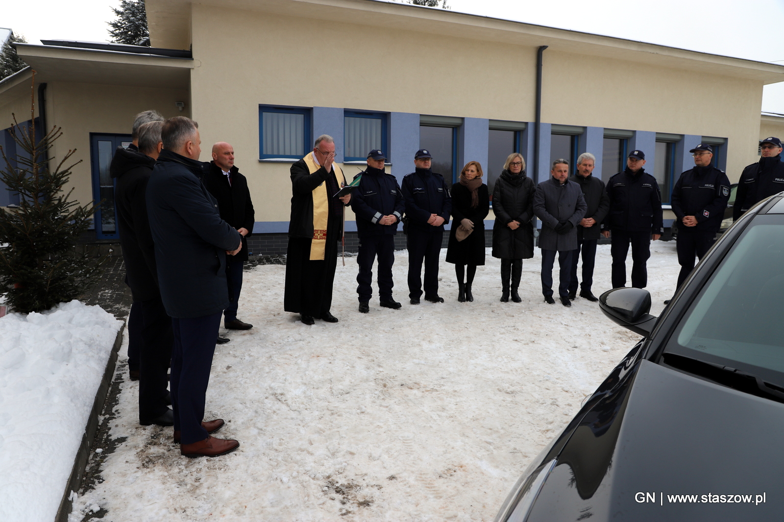 Policjanci ze Staszowa mają nowy radiowóz