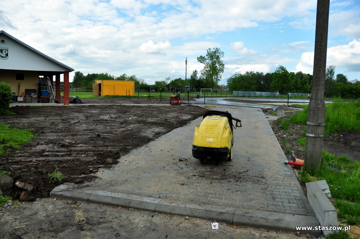 na zdjęciu prace modernizacyjne w obrębie budynku zaplecza