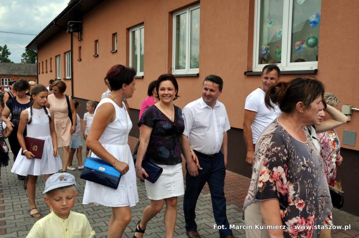na zdjęciu korowód dożynkowy w Smerdynie