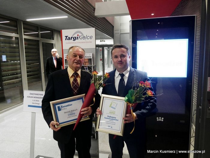 na zdjęciu po prawej burmistrz Leszek Kopeć, z lewej Henryk Makuch